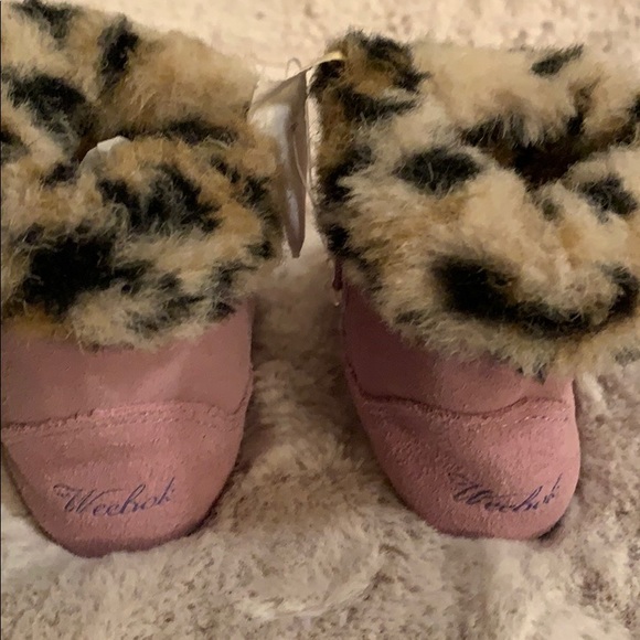 Weebok by Reebok Leapard fur trim Boots. Size 2. - Picture 2 of 6
